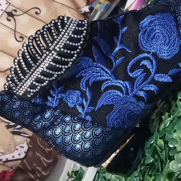 🎉HP🎉NWOB METALLIC Embroidered Rhinesthons boots - Picture 5 of 11